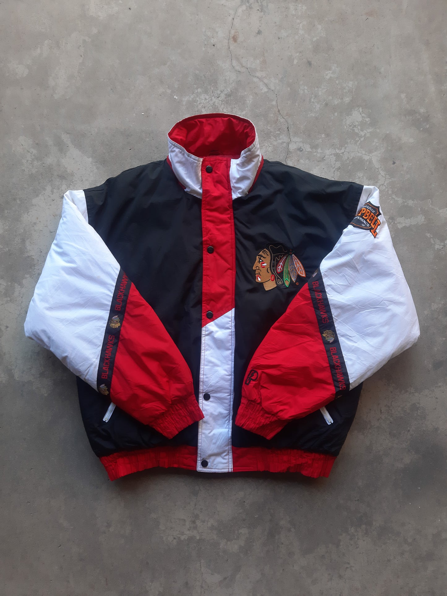 Vintage 90s Pro Player Chicago Blackhawks NHL Puffer Jacket (XL)