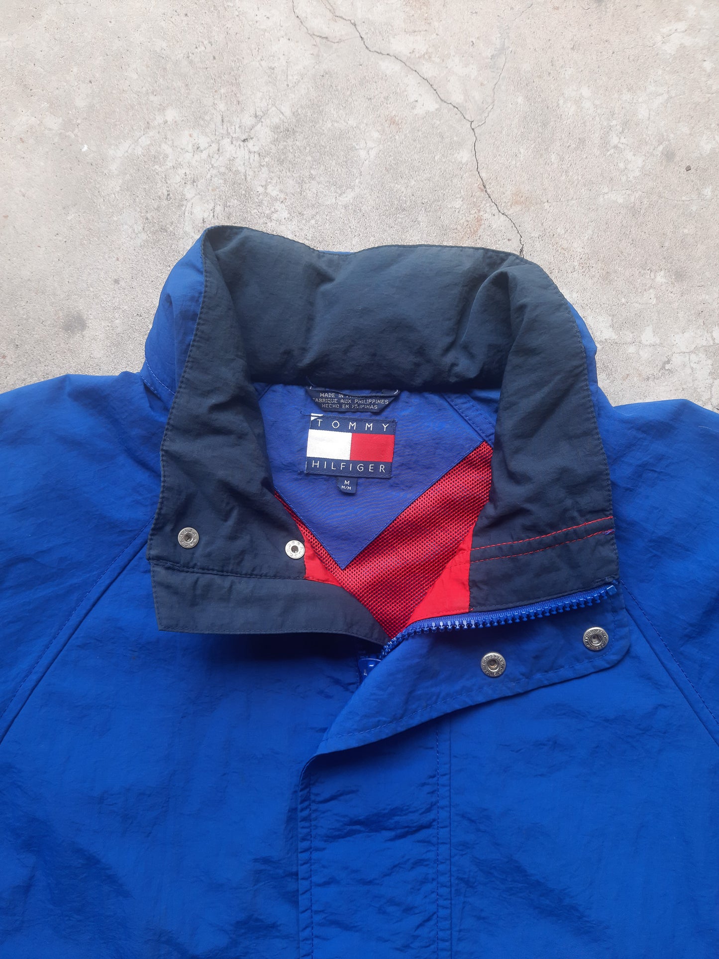 Vintage 90s Tommy Hilfiger Collar Spellout Hooded Windbreaker (M)