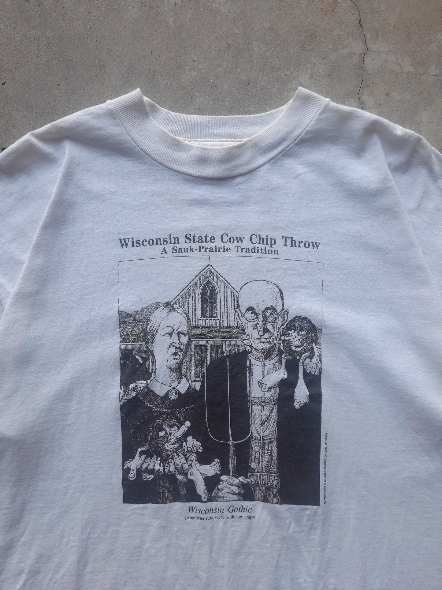 Vintage 1992 Tony's Studio Wisconsin State Cow Chip Throw American Gothic Art T-Shirt (XL)