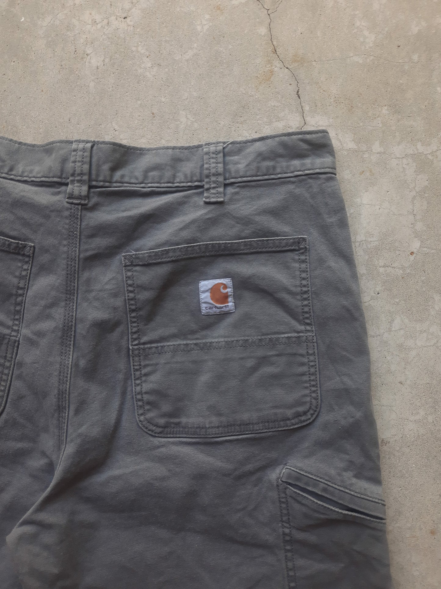 Preloved Carhartt Relaxed Fit Carpenter Canvas Workwear Shorts (35)