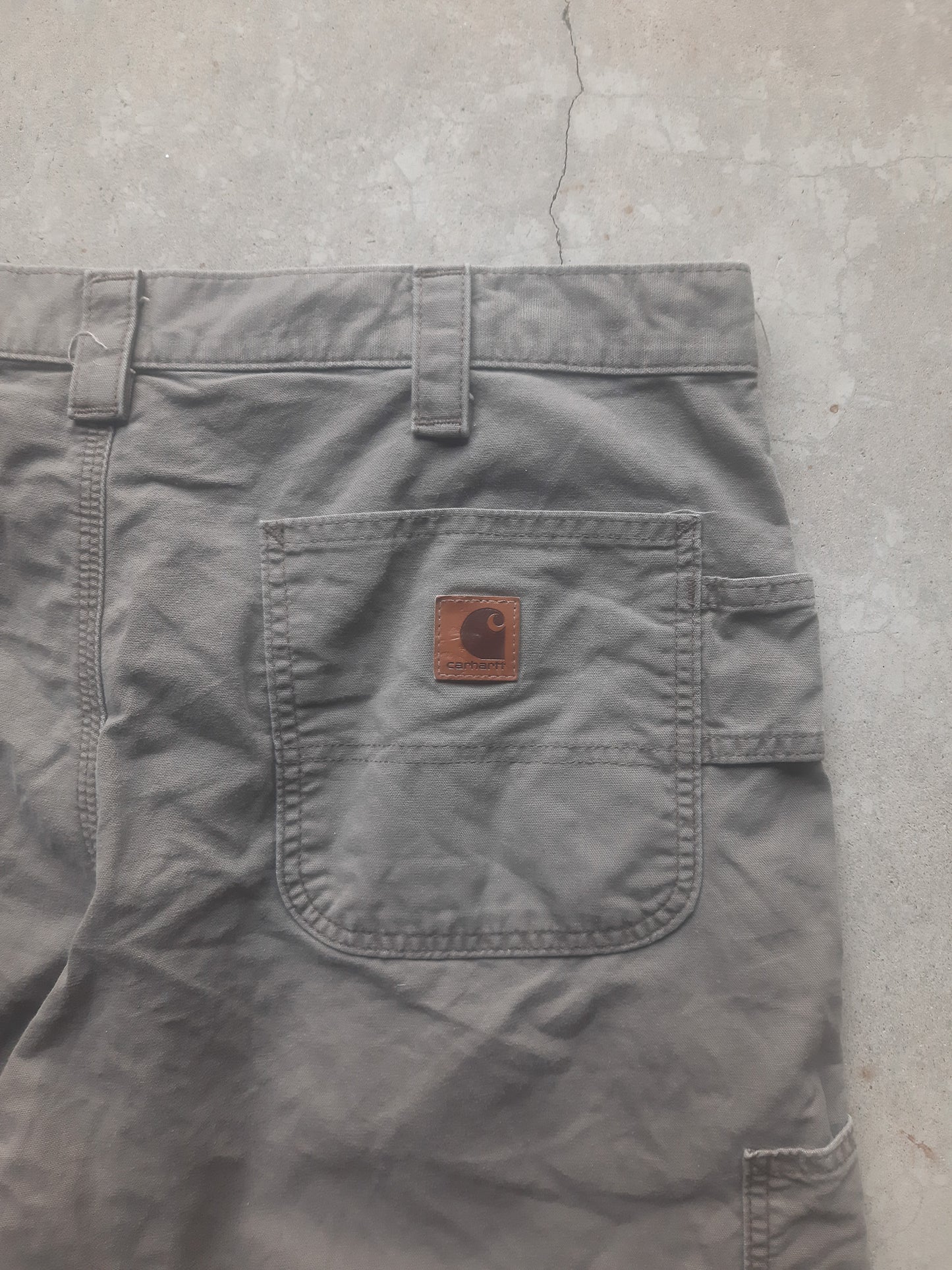 Preloved Carhartt B147 Original Fit Carpenter Canvas Workwear Shorts (35)