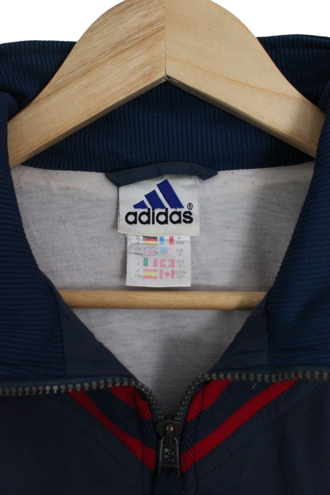 Vintage 90s Adidas Département Hérault Amicale Athlétisme Windbreaker (S)